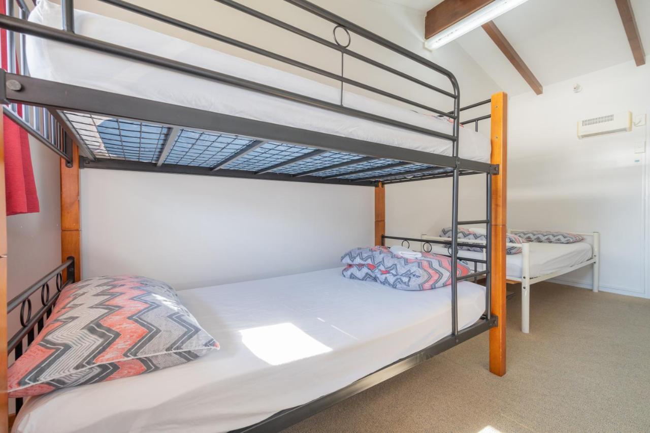 Te Anau Central Backpackers Екстер'єр фото