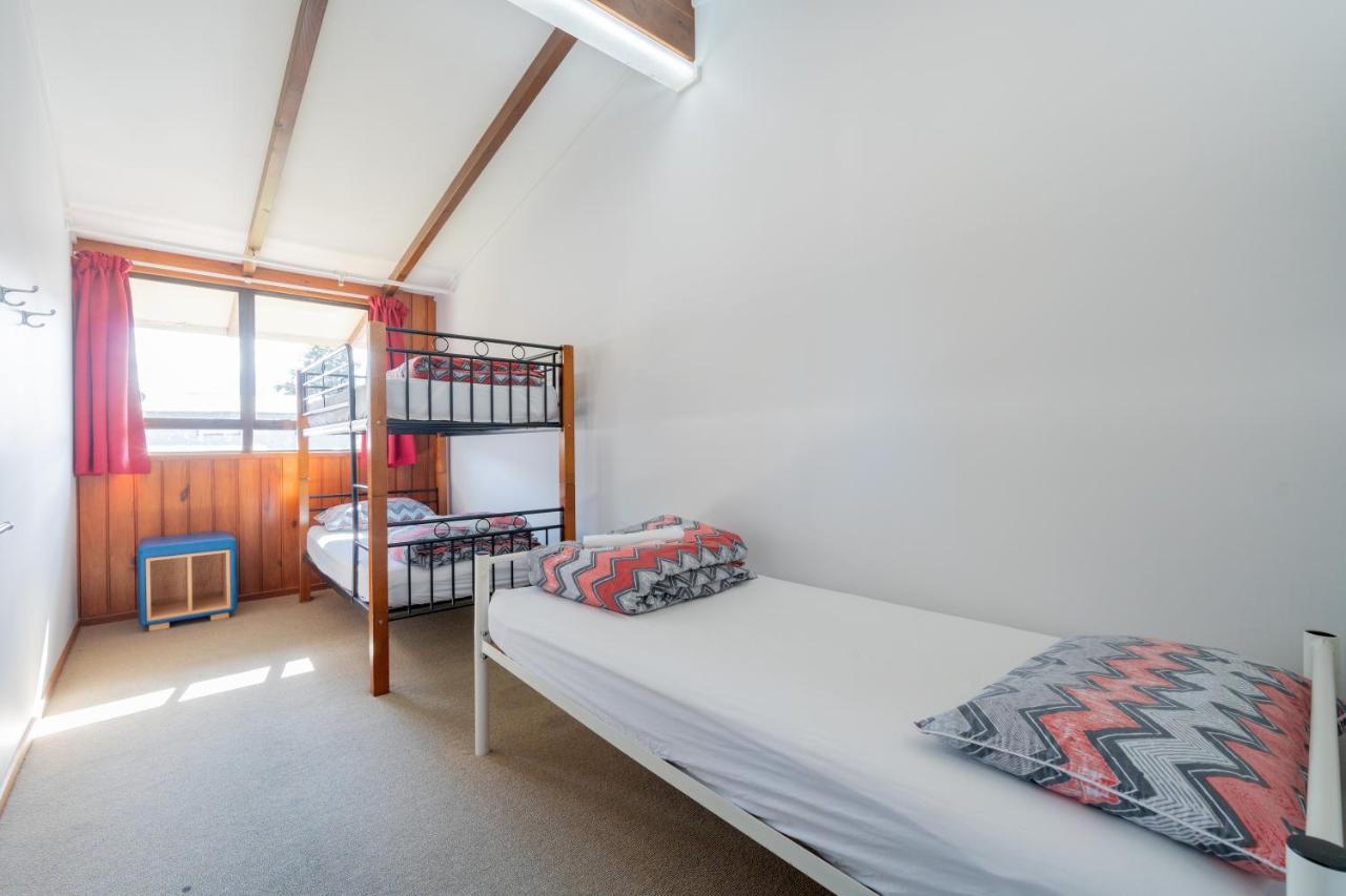 Te Anau Central Backpackers Екстер'єр фото