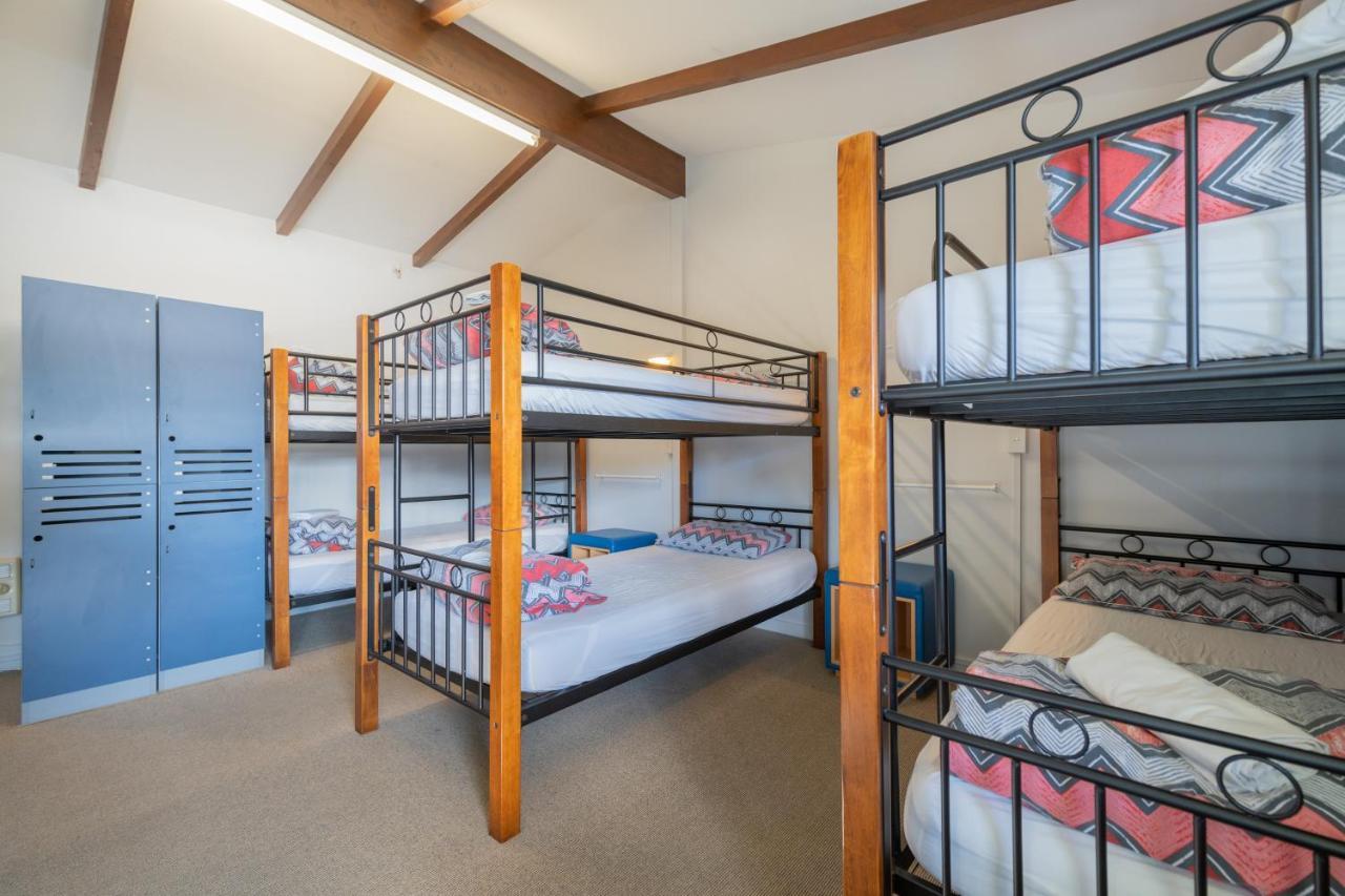 Te Anau Central Backpackers Екстер'єр фото