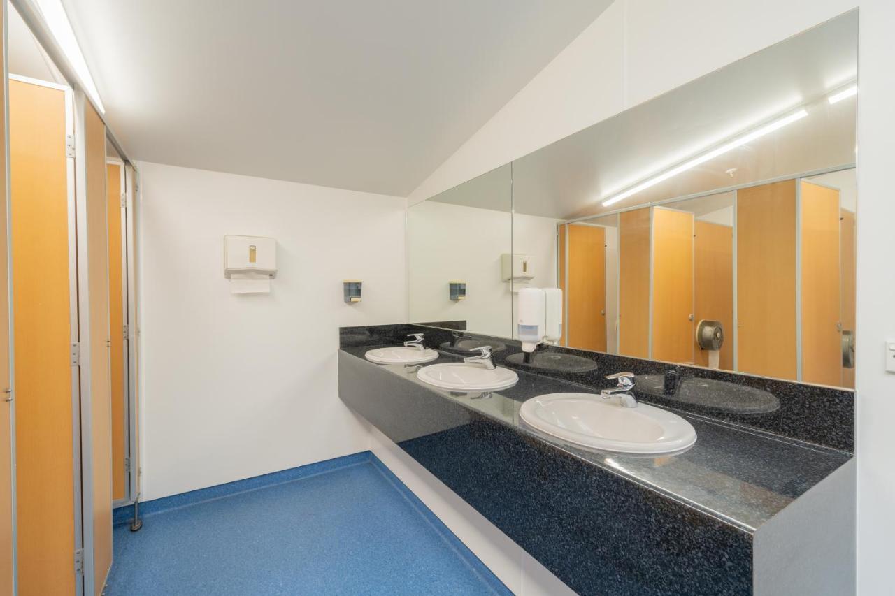 Te Anau Central Backpackers Екстер'єр фото