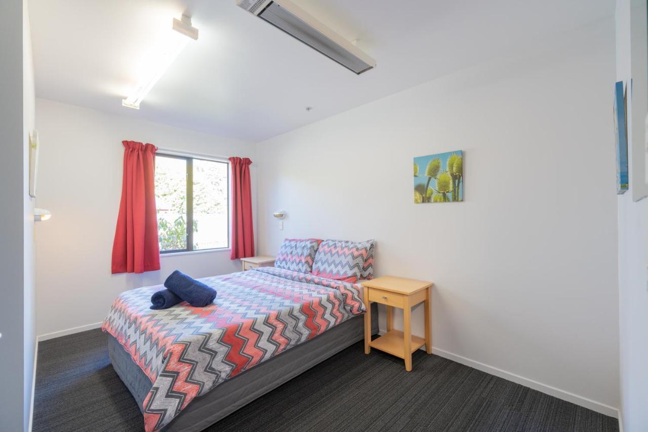 Te Anau Central Backpackers Екстер'єр фото